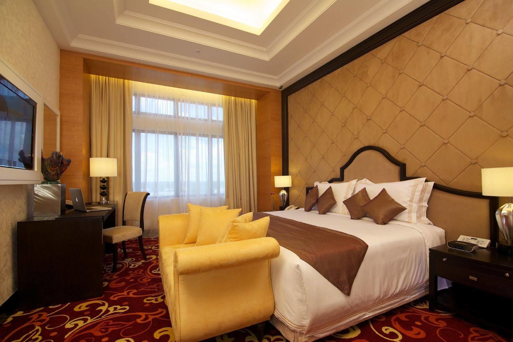 Perdana Kota Bharu Hotel Buitenkant foto